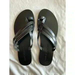 Band Of‎ Gypsies Black Leather Rose Sandal Size 8 NWT Casual, Slip On, Travel